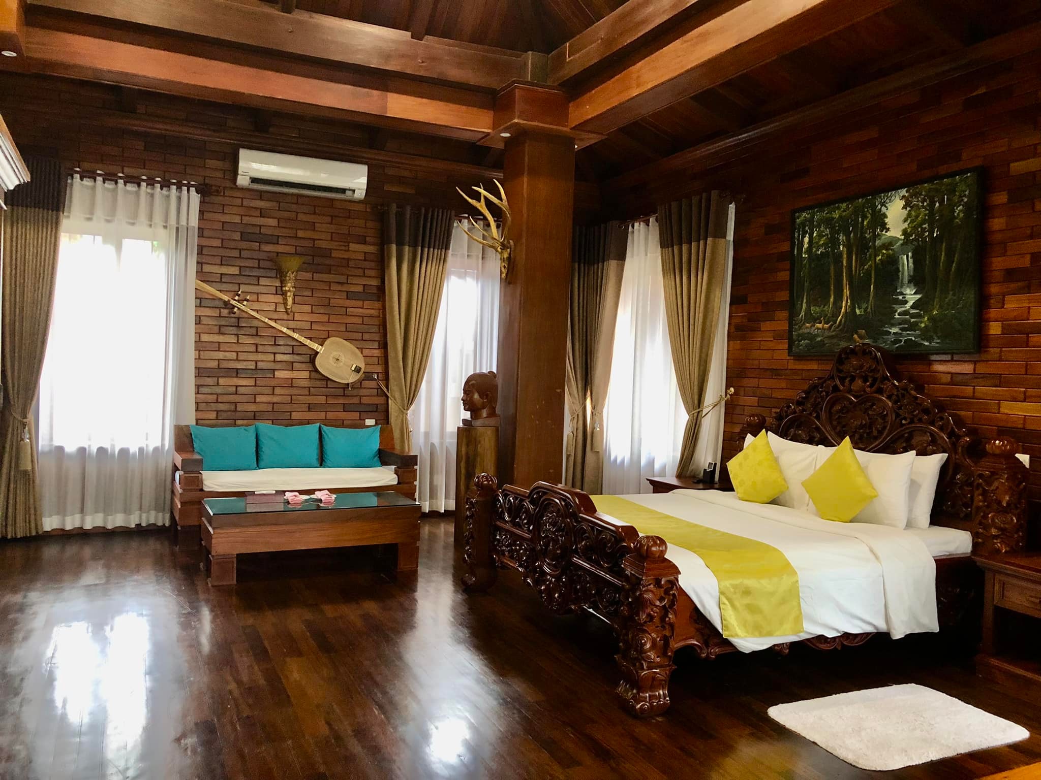 Wooden suite bungalow at Try Palace Kep